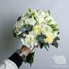 Букет невесты из диантусов, роз и эустом