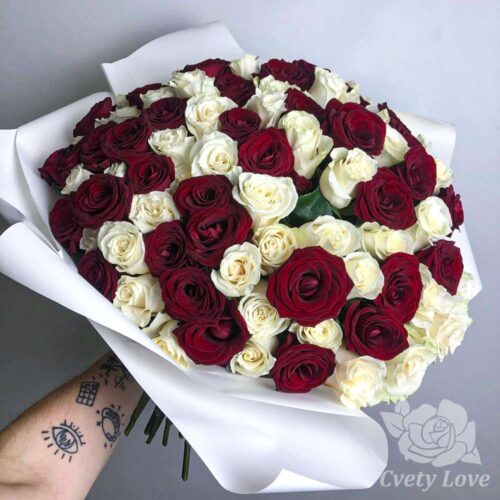 Букет из 101 красной и белой розы
