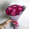 Букет из 33 розовых и красных кенийских роз