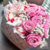 Конфеты Raffaello и пионовидные розы в коробке